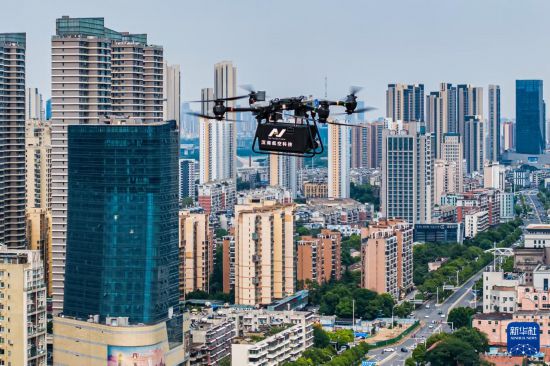 6月16日,一架无人机在飞行中(无人机照片)。新华社记者 伍志尊 摄